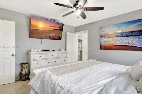 House in Hialeah, Florida 4 bedrooms, 141.49 sq.m. № 1779826 - photo 22