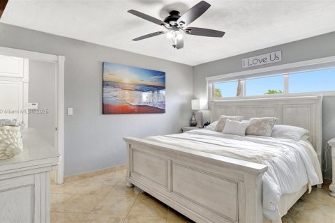 House in Hialeah, Florida 4 bedrooms, 141.49 sq.m. № 1779826 - photo 23