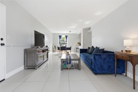 Снять в аренду кондоминиум в Майами, Флорида 2 спальни, 85.38м2, № 1991738 - фото 3