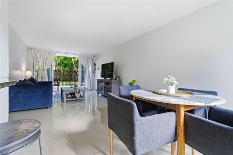 Снять в аренду кондоминиум в Майами, Флорида 2 спальни, 85.38м2, № 1991738 - фото 8