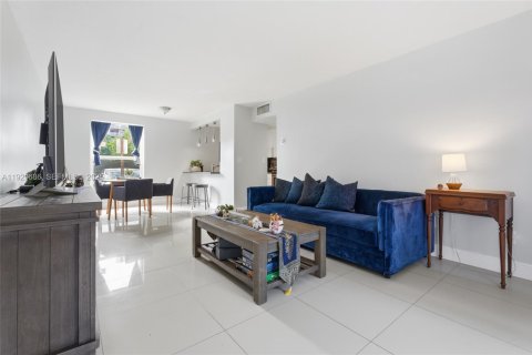 Снять в аренду кондоминиум в Майами, Флорида 2 спальни, 85.38м2, № 1991738 - фото 4