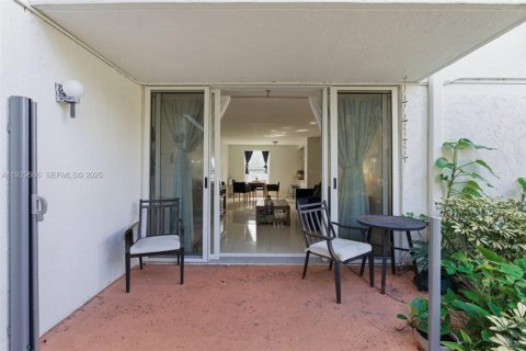 Снять в аренду кондоминиум в Майами, Флорида 2 спальни, 85.38м2, № 1991738 - фото 23