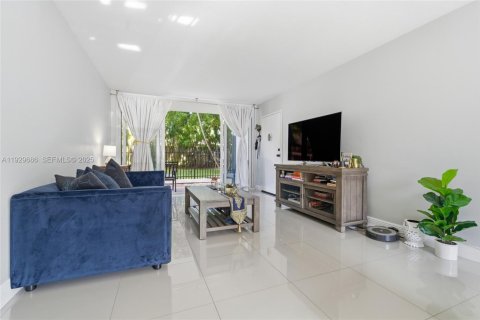 Снять в аренду кондоминиум в Майами, Флорида 2 спальни, 85.38м2, № 1991738 - фото 7