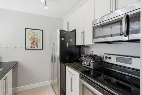 Снять в аренду кондоминиум в Майами, Флорида 2 спальни, 85.38м2, № 1991738 - фото 13