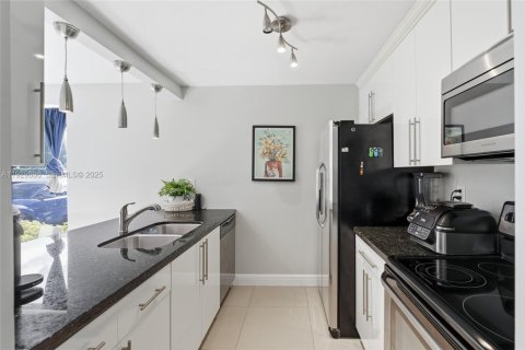 Снять в аренду кондоминиум в Майами, Флорида 2 спальни, 85.38м2, № 1991738 - фото 10