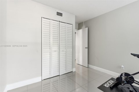 Снять в аренду кондоминиум в Майами, Флорида 2 спальни, 85.38м2, № 1991738 - фото 21