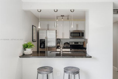 Снять в аренду кондоминиум в Майами, Флорида 2 спальни, 85.38м2, № 1991738 - фото 12