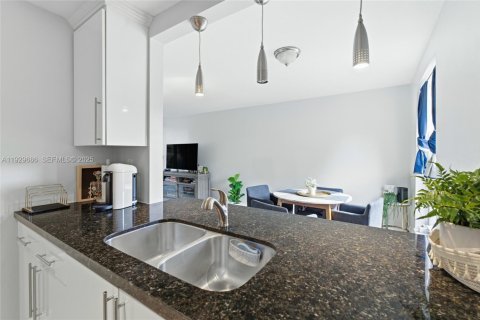 Снять в аренду кондоминиум в Майами, Флорида 2 спальни, 85.38м2, № 1991738 - фото 14