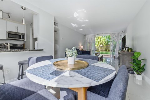 Снять в аренду кондоминиум в Майами, Флорида 2 спальни, 85.38м2, № 1991738 - фото 9