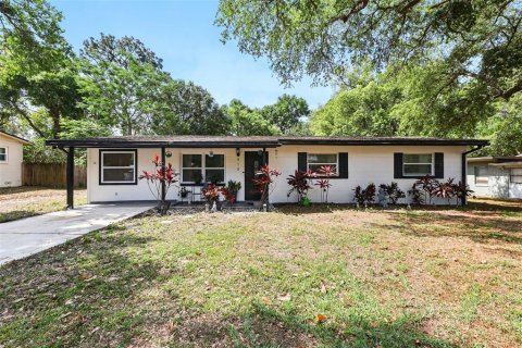 House in Altamonte Springs, Florida 4 bedrooms, 166.2 sq.m. № 1652522 - photo 1