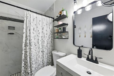 House in Altamonte Springs, Florida 4 bedrooms, 166.2 sq.m. № 1652522 - photo 21