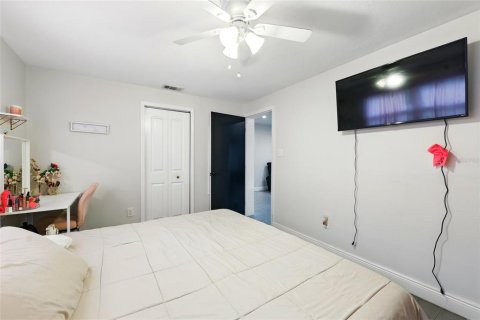 House in Altamonte Springs, Florida 4 bedrooms, 166.2 sq.m. № 1652522 - photo 20