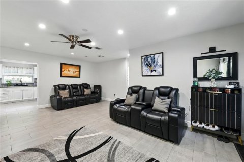 House in Altamonte Springs, Florida 4 bedrooms, 166.2 sq.m. № 1652522 - photo 2