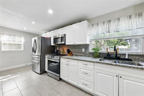 House in Altamonte Springs, Florida 4 bedrooms, 166.2 sq.m. № 1652522 - photo 6