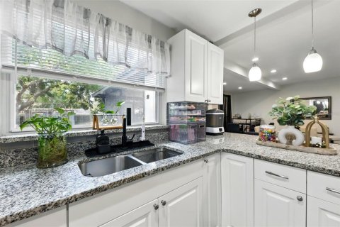 House in Altamonte Springs, Florida 4 bedrooms, 166.2 sq.m. № 1652522 - photo 9