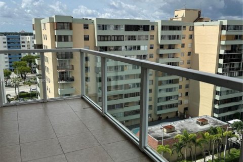 Condo in Miami, Florida, 2 bedrooms  № 2032116 - photo 4