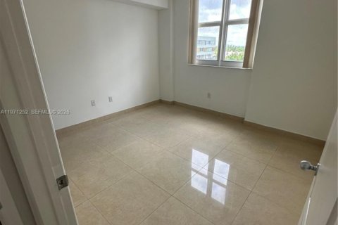 Condo in Miami, Florida, 2 bedrooms  № 2032116 - photo 8