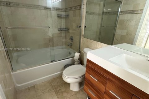 Condo in Miami, Florida, 2 bedrooms  № 2032116 - photo 6