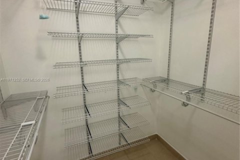 Condo in Miami, Florida, 2 bedrooms  № 2032116 - photo 7