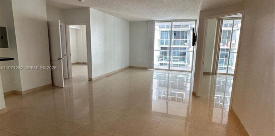 Condo in Miami, Florida, 2 bedrooms  № 2032116