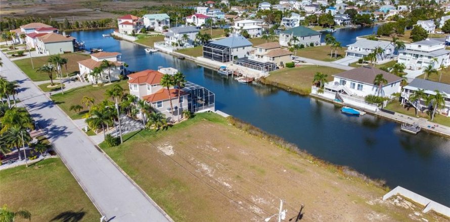 Land in Hernando Beach, Florida № 861379