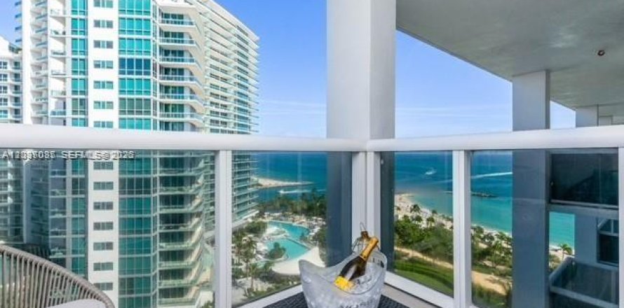 Estudio en el Condominio en Bal Harbour, Florida  № 2085986