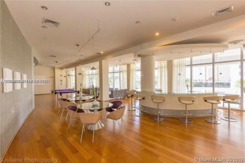 Condominio en alquiler en Bal Harbour, Florida, 44.69 m2 № 2085986 - foto 11