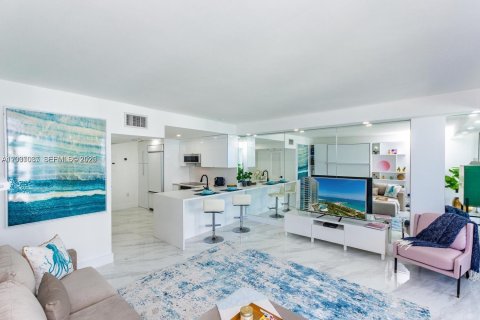Condominio en alquiler en Bal Harbour, Florida, 44.69 m2 № 2085986 - foto 25