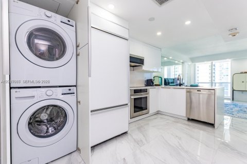 Condominio en alquiler en Bal Harbour, Florida, 44.69 m2 № 2085986 - foto 19