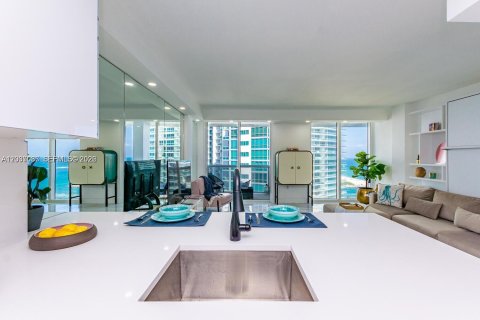 Condominio en alquiler en Bal Harbour, Florida, 44.69 m2 № 2085986 - foto 17