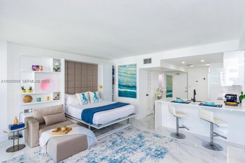 Condominio en alquiler en Bal Harbour, Florida, 44.69 m2 № 2085986 - foto 22