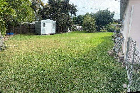 House in Cutler Bay, Florida 3 bedrooms, 106.47 sq.m. № 2004100 - photo 2