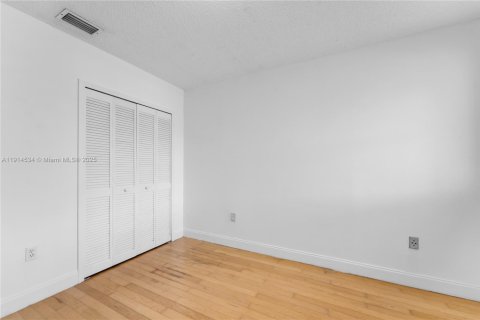 Купить таунхаус в Майами, Флорида 3 спальни, 121.52м2, № 2015966 - фото 19