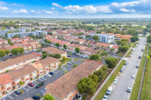 Купить таунхаус в Майами, Флорида 3 спальни, 121.52м2, № 2015966 - фото 28