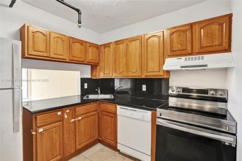 Купить кондоминиум в Норт-Майами, Флорида 1 спальня, 72.65м2, № 2014578 - фото 30