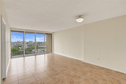 Купить кондоминиум в Норт-Майами, Флорида 1 спальня, 72.65м2, № 2014578 - фото 17