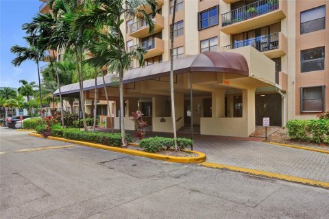 Купить кондоминиум в Норт-Майами, Флорида 1 спальня, 72.65м2, № 2014578 - фото 11