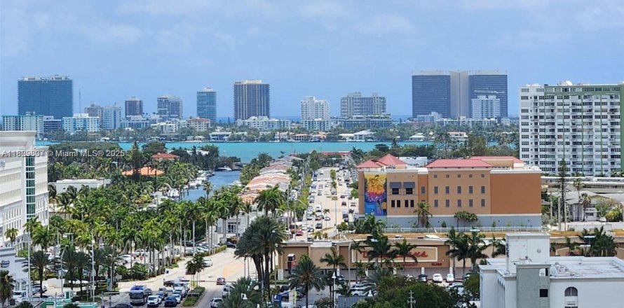 Кондоминиум с 1 спальней в Норт-Майами, Флорида № 2014578