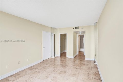 Купить кондоминиум в Норт-Майами, Флорида 1 спальня, 72.65м2, № 2014578 - фото 26