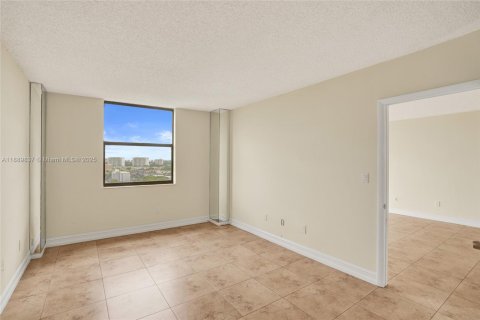 Купить кондоминиум в Норт-Майами, Флорида 1 спальня, 72.65м2, № 2014578 - фото 23