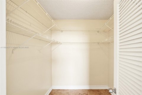 Купить кондоминиум в Норт-Майами, Флорида 1 спальня, 72.65м2, № 2014578 - фото 27