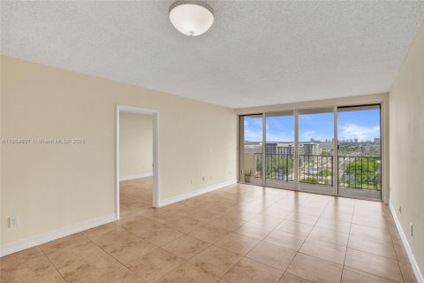 Купить кондоминиум в Норт-Майами, Флорида 1 спальня, 72.65м2, № 2014578 - фото 16