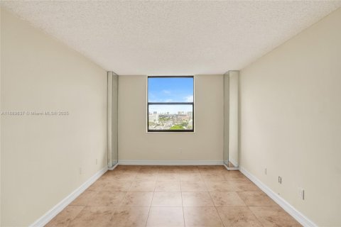 Купить кондоминиум в Норт-Майами, Флорида 1 спальня, 72.65м2, № 2014578 - фото 24