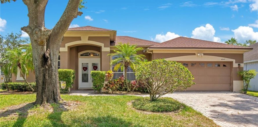 House in Orlando, Florida 4 bedrooms, 251.21 sq.m. № 1754724