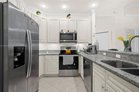 Condo in Cape Coral, Florida, 2 bedrooms  № 1788463 - photo 5