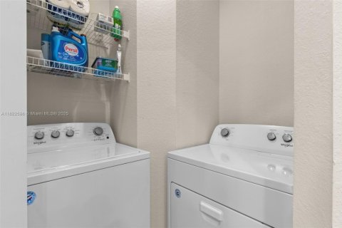 Condo in Cape Coral, Florida, 2 bedrooms  № 1788463 - photo 23