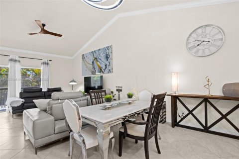 Condo in Cape Coral, Florida, 2 bedrooms  № 1788463 - photo 8
