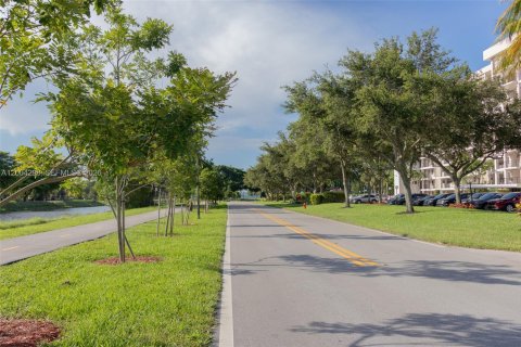 Condo in Pompano Beach, Florida, 2 bedrooms  № 2068442 - photo 23