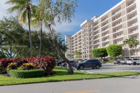 Condo in Pompano Beach, Florida, 2 bedrooms  № 2068442 - photo 21