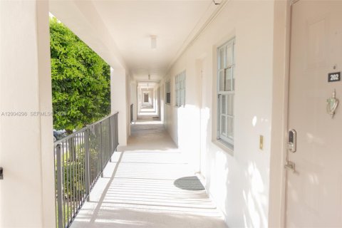 Condo in Pompano Beach, Florida, 2 bedrooms  № 2068442 - photo 19